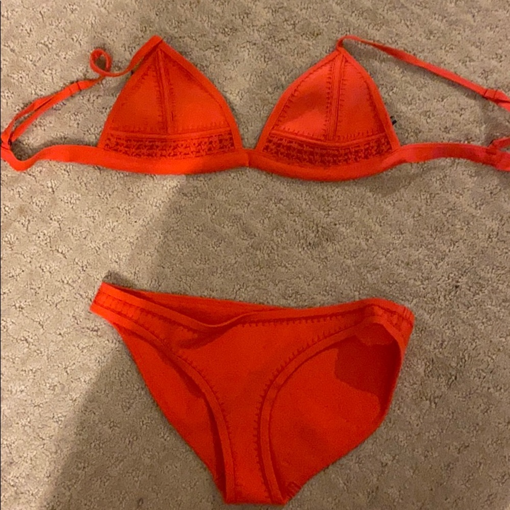Triangl red bikini